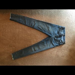 Banana Republic - Light wash, frayed skinny jeans!
